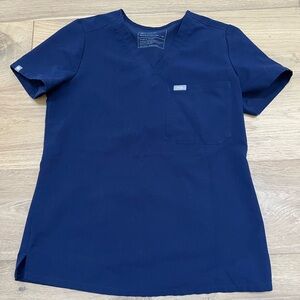Figs kade cargo pants XXS tall and Catarina one pocket scrub top XS in navy